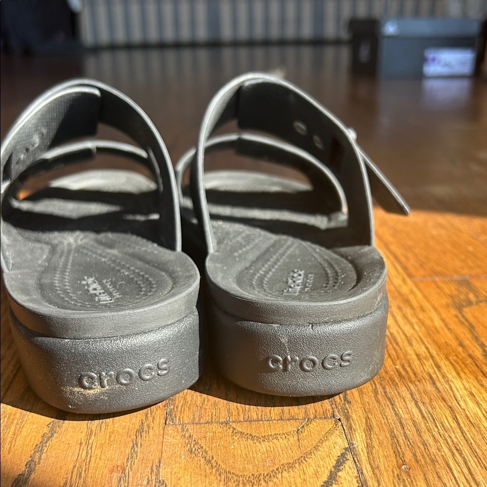 CROCS Sandals Double Strap Buckle Womens Size 9 Black SlipOn Shoes Open Toe 39.5 - Picture 4 of 6
